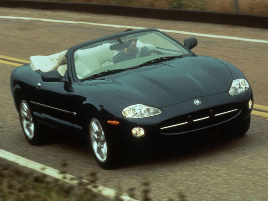  Jaguar XK8 Convertible 1996 года  (фото 21 из 21)